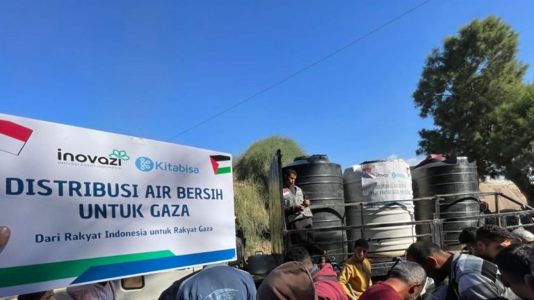 Distribusi Air Bersih di Palestina